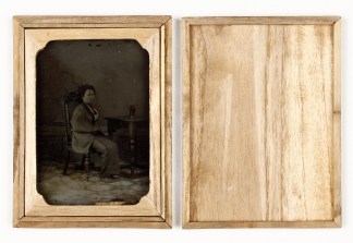 [Seated Woman] International photography