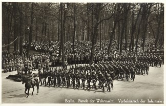 Berlin. Parade der Wehrmacht. Vorbeimars… POSTCARDS